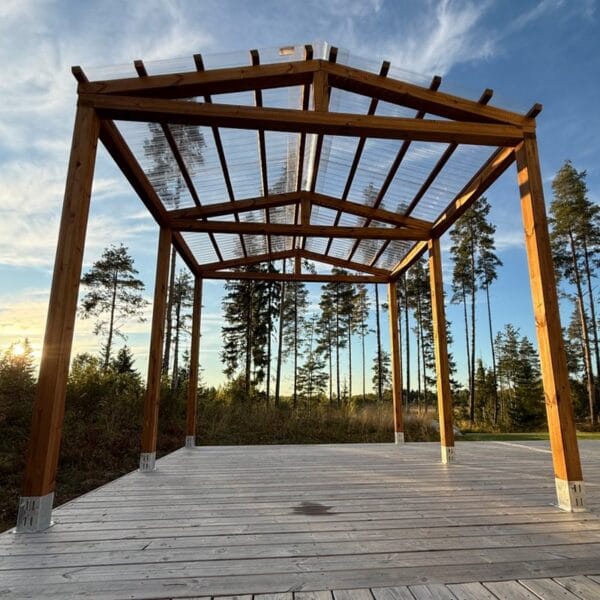 Pergola valokatteella