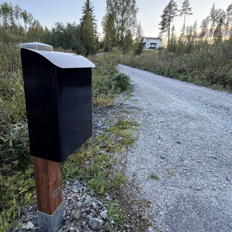 Postilaatikko Terassi ja kylpytynnyri